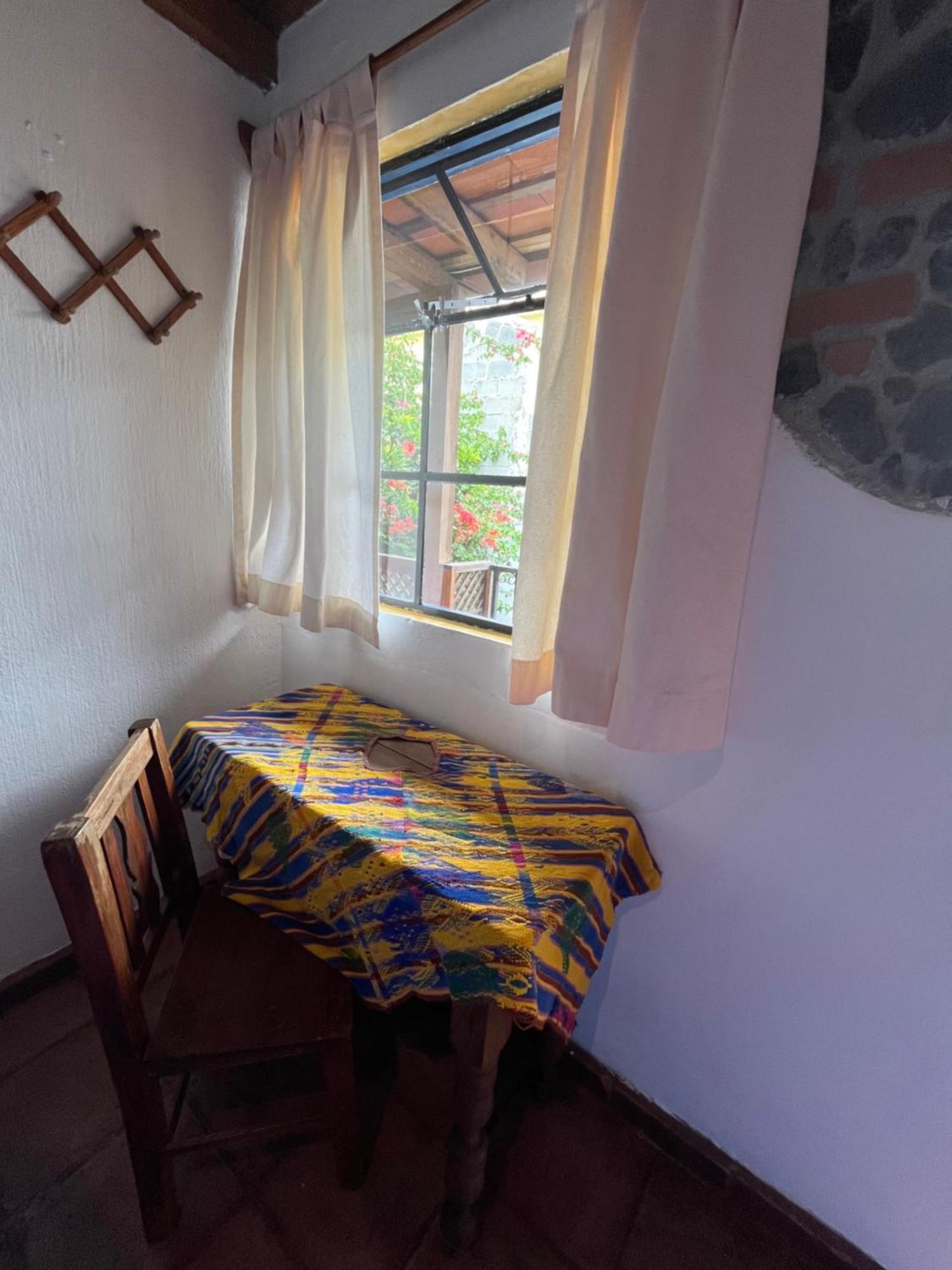 Yellow House Hostel B&B 안티구아 과테말라 외부 사진