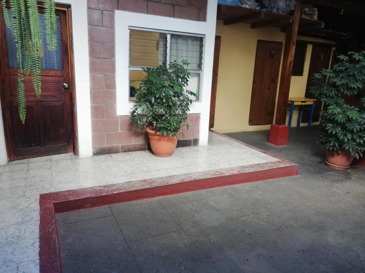Yellow House Hostel B&B 안티구아 과테말라 외부 사진